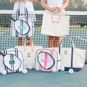Met schaduw monogram geborduurde weekendtas // Gepersonaliseerde draagtas met naam, draagtas bruidsmeisje strand, draagtas monogram, draagtas aangepaste draagtas, cadeau voor haar afbeelding 5