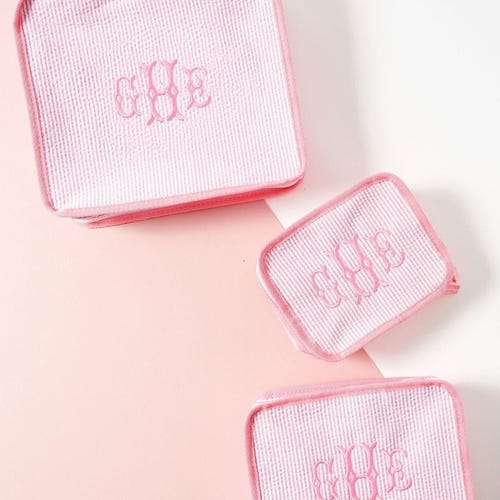 Cubes d'emballage en seersucker brodé (lot de 3) // cubes de voyage, rangement de vêtements, organisateur de valise, sac de voyage pour chaussures, cadeau de voyage