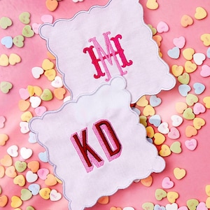 Embroidered Monogram Scalloped Cocktail Napkins (Set of 4) // Monogrammed Linen Napkins, Custom Wedding Napkins, Hostess Gift, Wedding Gift