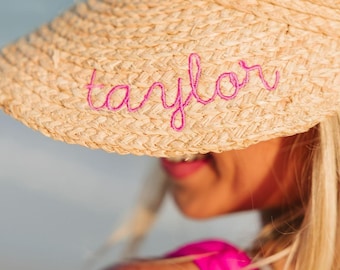 Visière de paille brodée - nom du script / / chapeau de plage de paille, visière à monogramme, chapeau de visière de plage monogramme, visière monogramme, EVJF
