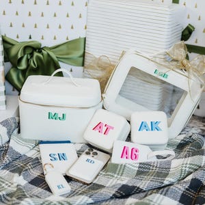Leren koffer met schaduwmonogram