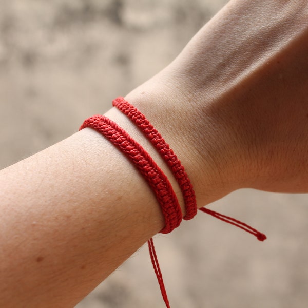 Bracelet rouge fin macrame, bracelet kabbale fil rouge, bracelet protection porte-bonheur, bracelet ficelle bouddhiste yoga amulette