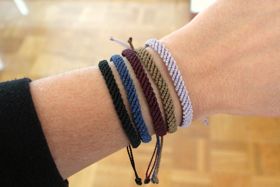 Bracelet fil ciré fin 1 couleur, bracelet homme résistant a l'eau, bracelet  cordon nœuds ajustable, bracelet macrame mince fait main -  France