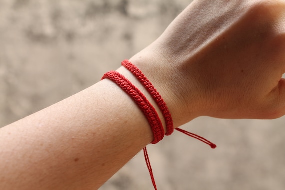 Pulsera roja macramé fina protección hilo rojo - Etsy España