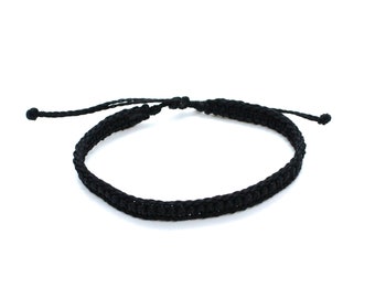 Pulsera negra macramé simple, pulsera amistad hilo encerado, pulsera chico tejida nudos, pulsera surfera playa fina, pulsera hombre delgada