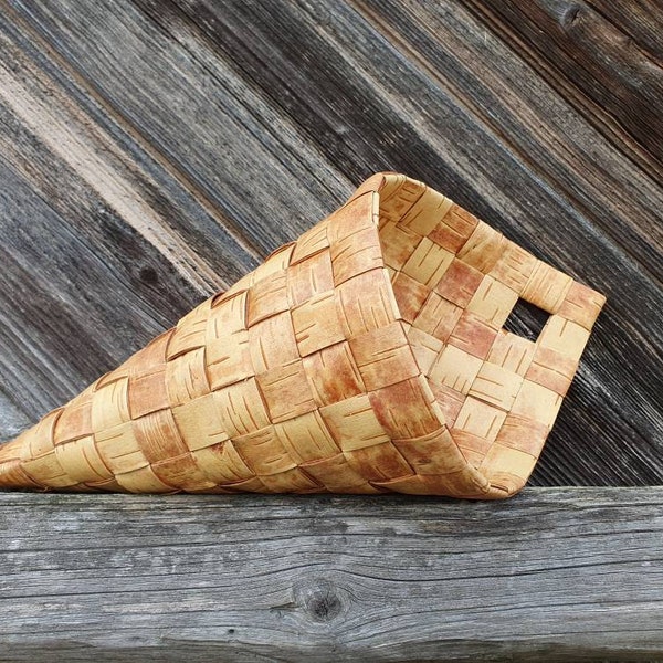 Birch bark cone basket, Handmade Wall Basket, Rustic Home Decor, Scandinavian style, Woodland Wedding, Flowers basket, hanging basket