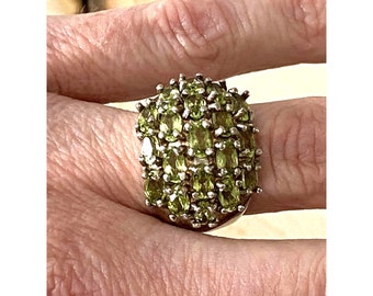 Vintage 925 Sterling Silver Peridot Ring 5.5