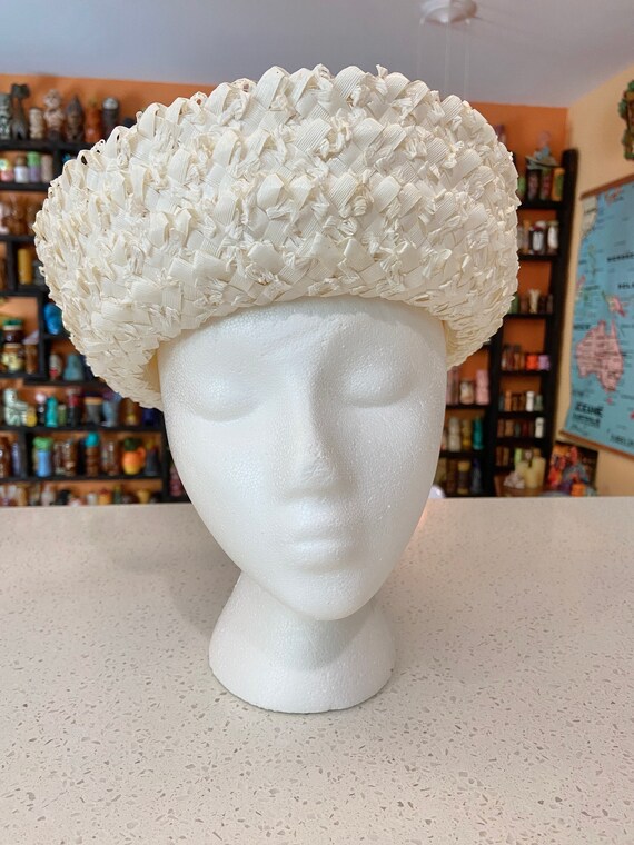 Stunning WHITE Cream Mod Fun Hat Bonnet Cap Mid C… - image 10