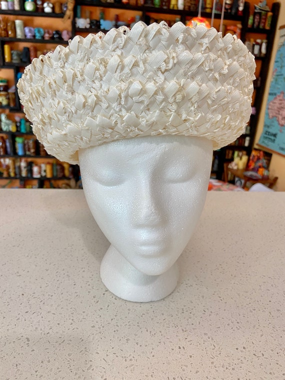 Stunning WHITE Cream Mod Fun Hat Bonnet Cap Mid C… - image 2
