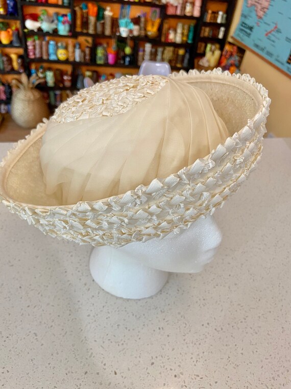 Stunning WHITE Cream Mod Fun Hat Bonnet Cap Mid C… - image 5