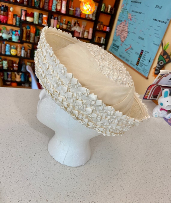 Stunning WHITE Cream Mod Fun Hat Bonnet Cap Mid C… - image 6