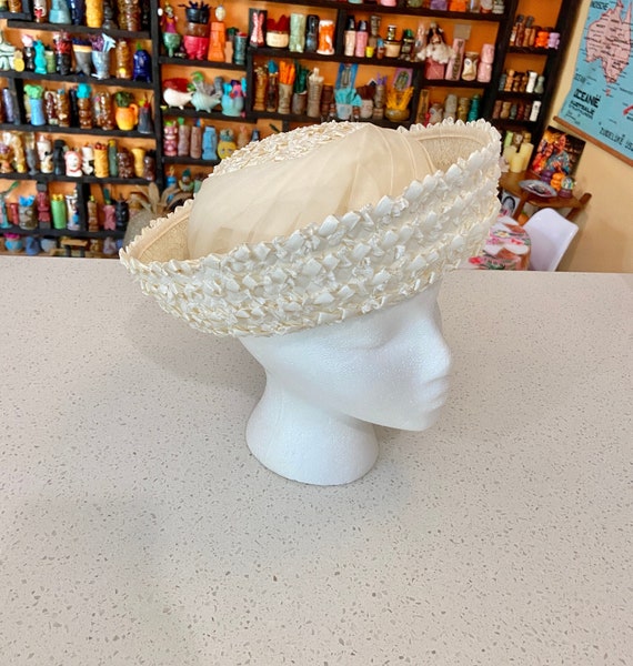 Stunning WHITE Cream Mod Fun Hat Bonnet Cap Mid C… - image 1