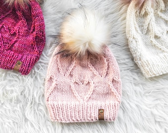 編み物パターン | Wild Child Designs の THE HEARTSTRINGS HAT | ハート ビーニー | ビーニー編み物パターン | 帽子編み物パターン | トーク