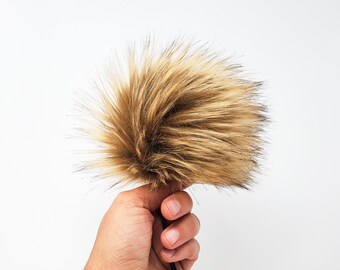 Faux Fur Pom Pom GOLDEN WOLF