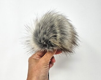 Faux Fur Pom Pom SILVER FOX