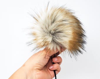 Faux Fur Pom Pom WHITE OAK