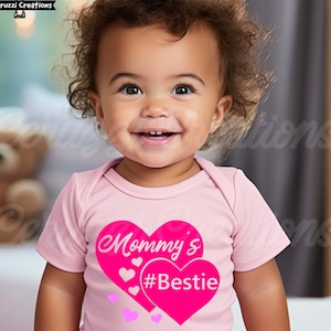 Melhor amiga da mamãe SVG| SVG recém-nascido| Bebé SVG | Bebê Svg| Macacão para bebê Svg | Chá de bebê Svg| Onesie recém-nascido Svg| Arquivo de corte Dxf|Png|Cricut