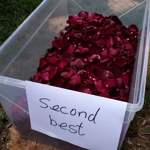 10 cups = 2 liters of Freeze-Dried Rose Petals. &quot;Second best&quot; rose petals — Lovely Natural Rose Petals for Wedding Toss. Smells great!