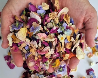 Confettis de mariage. Pétales De Roses Séchées Biodégradables Avec Pensées Séchées. 1 litre = 5 tasses. Jeter des fleurs. Décor de table.