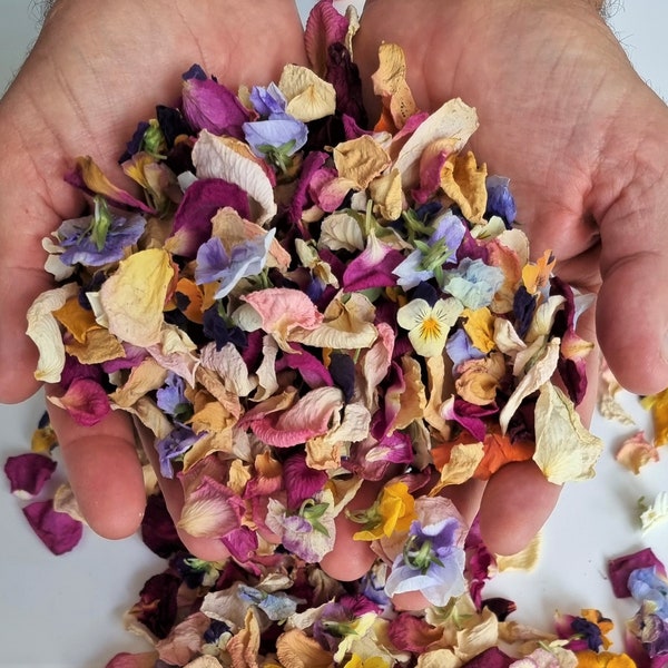 Confettis de mariage. Pétales De Roses Séchées Biodégradables Avec Pensées Séchées. 1 litre = 5 tasses. Jeter des fleurs. Décor de table.