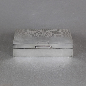 Scatola vintage placcata in argento anni '50, humidor per sigarette in stile Art Déco, argentiere francese