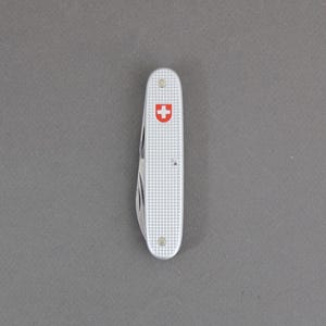 Couteau suisse VICTORINOX vintage des années 1990, série Pioneer Alox, pour les activités de plein air