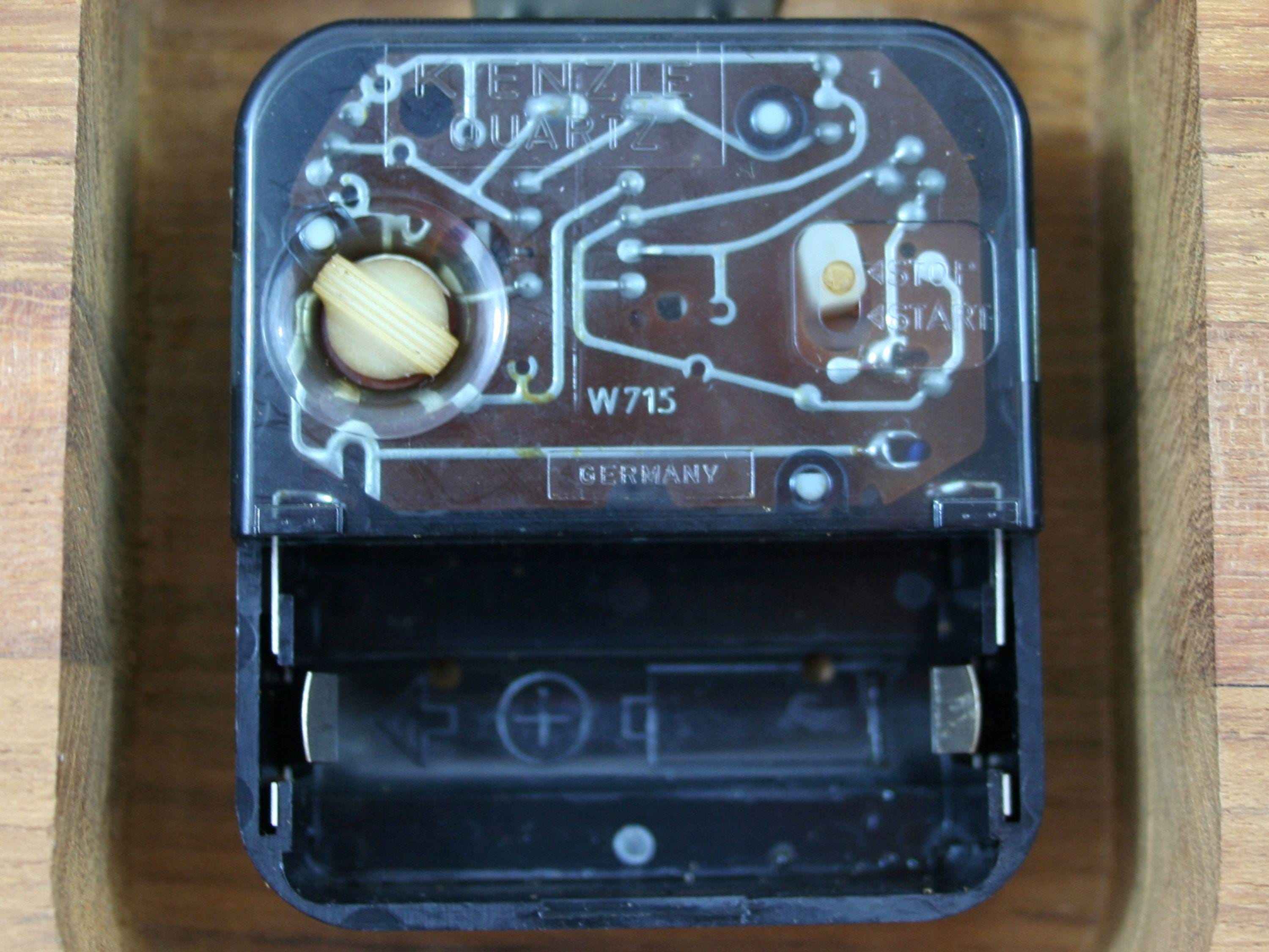 1960年代のヴィンテージデンマーク製チーク材壁掛け時計、ドイツの