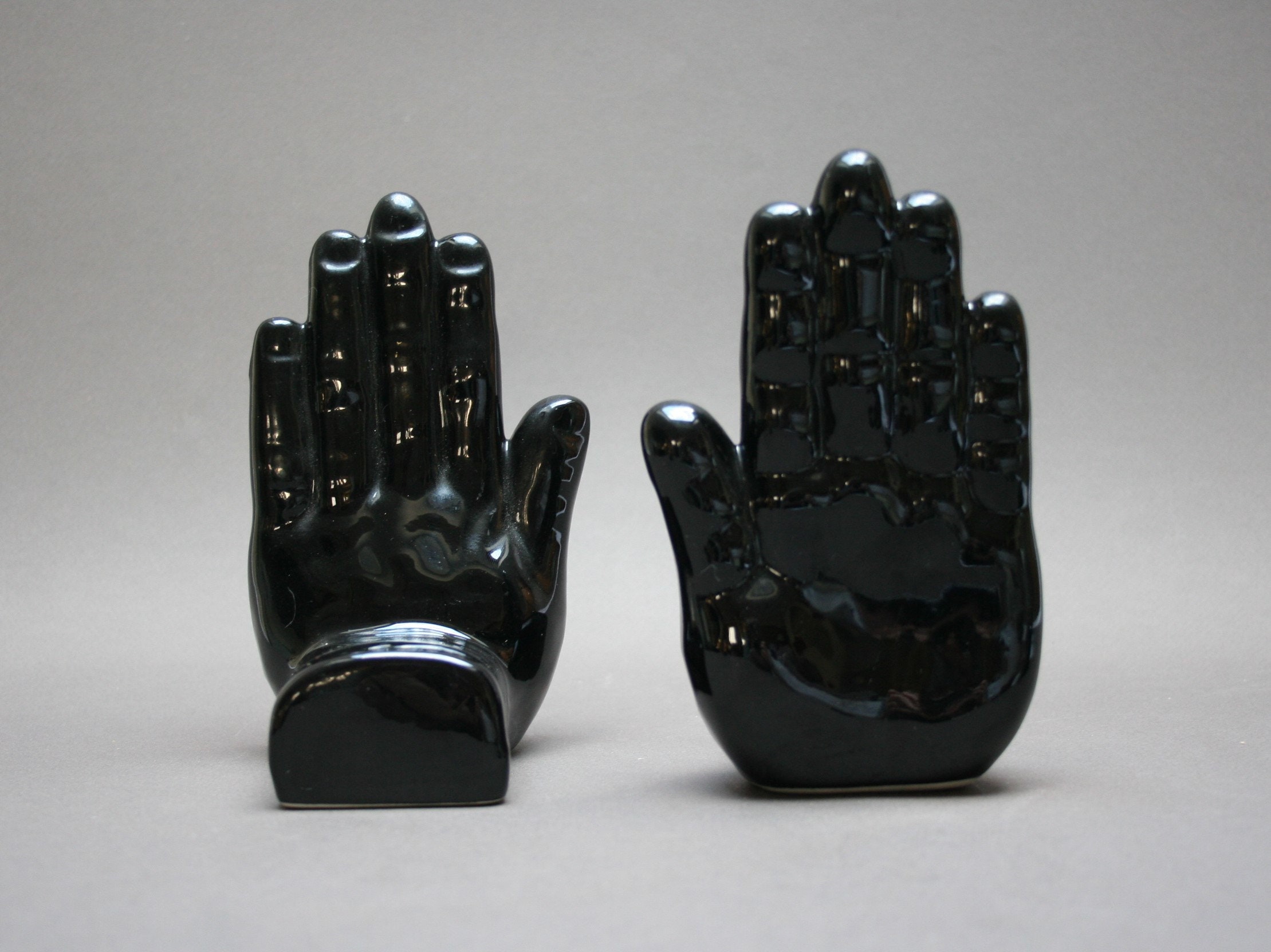 Paire de Serre Livres Vintage Années 80, en Céramique Noire, Forme Mains, Décoration Design