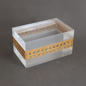 Dekorativ låda i lucit och rotting från 1970-talet, elegant inredning, modern italiensk design