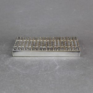 Scatola porta sigarette con cerniera placcata in argento MARIA PERGAY vintage degli anni '50, humidor per sigarette con motivo in bambù, artista francese