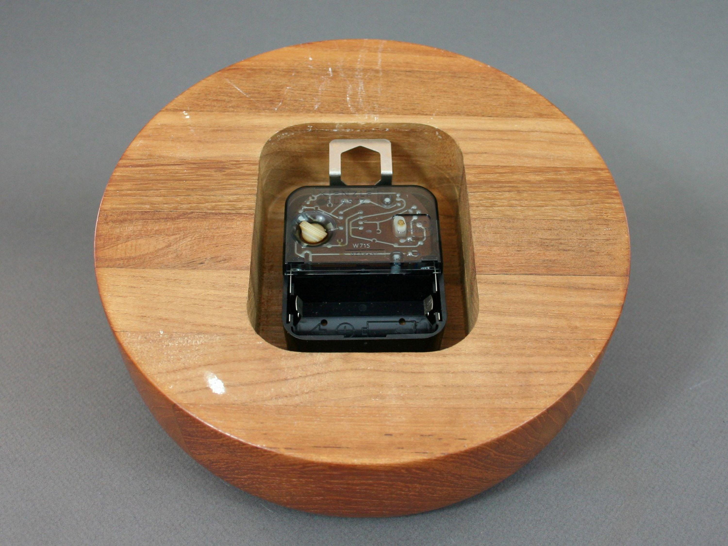 1960年代のヴィンテージデンマーク製チーク材壁掛け時計、ドイツの