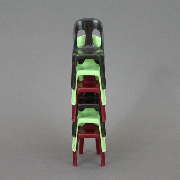 Chaises miniatures en plastique STAMP 400 vintage des années 1970, design français par HENRY MASSONNET