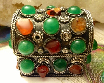 Coffret belle indienne ancienne boîte en métal fabriqué avec des pierres d’Agate naturelle