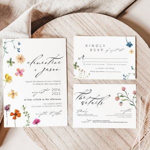 Invitación de boda Boho Chic, invitación de boda de flores silvestres, flores prensadas, boda de verano, invitación de boda caprichosa, boda encantada