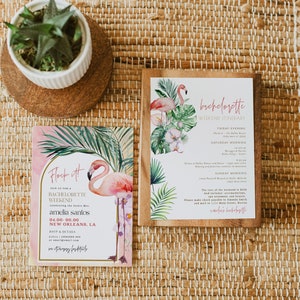 K&ouml;nnte beinhalten: Zwei Einladungen mit tropischem Thema. Eine zeigt einen Flamingo und den Text "Flock It!" mit Veranstaltungsdetails. Die andere ist eine Wochenend-Reisebeschreibung mit Flamingo- und Blumenillustrationen und Veranstaltungsdetails.