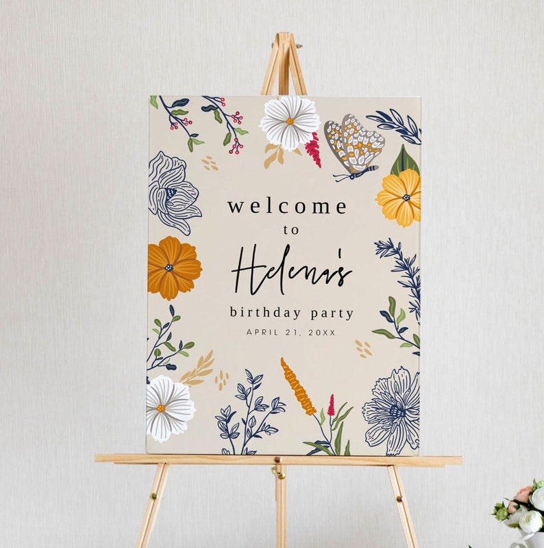 Puede incluir: Bienvenido a la fiesta de cumplea&ntilde;os de Helen, cartel con un dise&ntilde;o floral en tonos amarillos, blancos, azules y rojos. El cartel tiene un fondo beige y el texto es negro.
