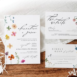 Peut inclure: Ensemble de faire-part de mariage avec des motifs floraux. L'ensemble comprend une invitation, une carte de d&eacute;tails et une carte de r&eacute;ponse. L'invitation pr&eacute;sente les noms "Clementine + Jason" et les d&eacute;tails de l'&eacute;v&eacute;nement. Les cartes sont d&eacute;cor&eacute;es de fleurs aquarelles color&eacute;es.