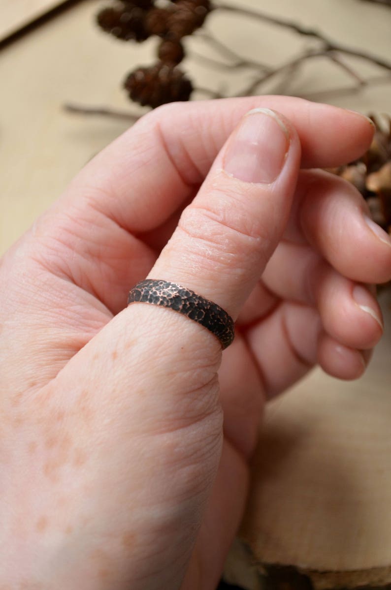 Bohostyle Engagement bands Nordic rings Rustic copper black Hammered textured ornament Pagan promise ceremony Viking wedding rings set