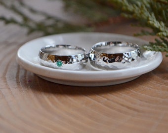 Rhodium-plated Silver 925 wedding rings set,Personalized jewelry, Emerald Engagement bands,Hammered Texture,Woodland rings, Pagan ceremony