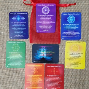 7 cartes d’affirmation de chakra avec mantra quotidien au dos + carte physique et émotionnelle