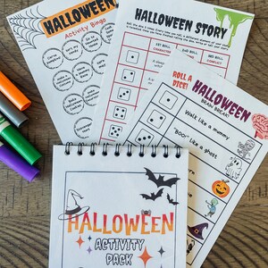 Pu&ograve; includere: Un set di fogli di attivit&agrave; di Halloween stampabili, tra cui una scheda di bingo, un gioco di storia e una pausa per il cervello. I fogli sono in bianco e nero con accenti colorati e presentano immagini a tema Halloween come zucche, streghe e pipistrelli.