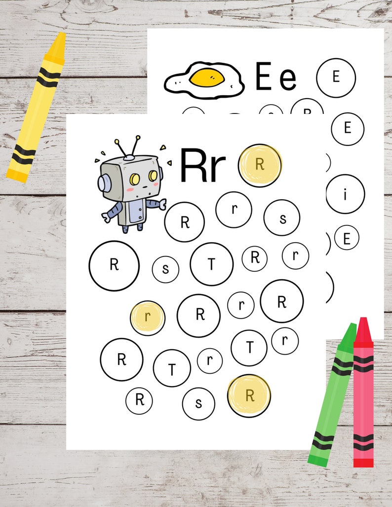 Op de afbeelding: Een zwart-witte illustratie van een robot die een letter R vasthoudt. De afbeelding is omringd door cirkels met de letters R, r, s en T. Er zijn drie gele cirkels met de letter R erin.