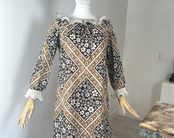 1960s Mod Dress Ruffle Collar Detail Novelty Print Dress