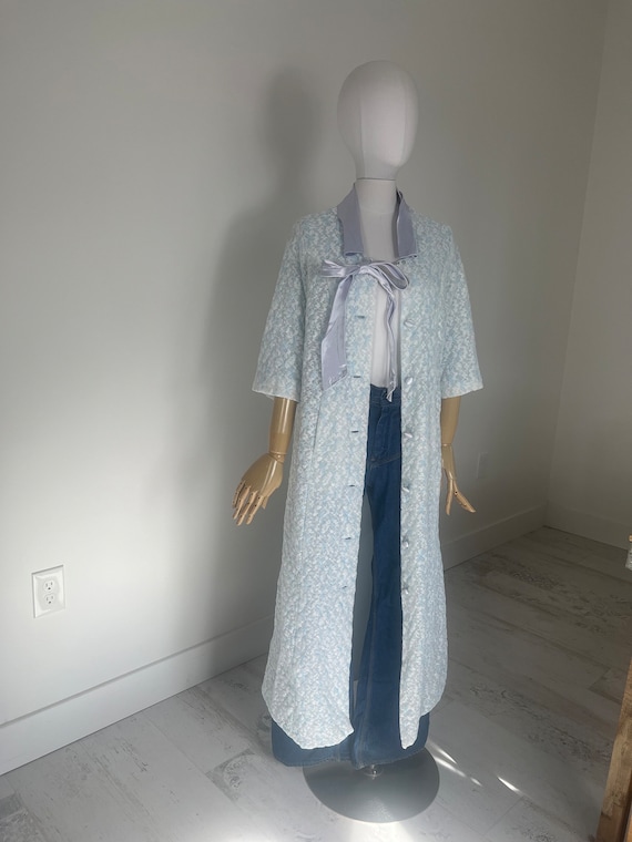 50s Lace House Coat 1950s Pale Blue Button Up Dus… - image 3