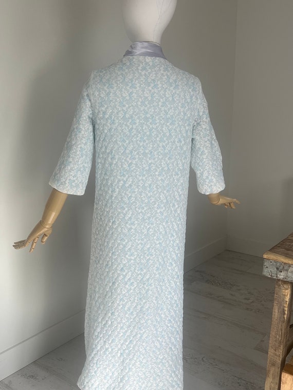 50s Lace House Coat 1950s Pale Blue Button Up Dus… - image 5