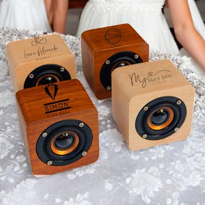 Regalos para damas de honor, altavoz Bluetooth personalizado, regalos para padrinos de boda, altavoz Bluetooth portátil recargable personalizado, mini altavoz de madera
