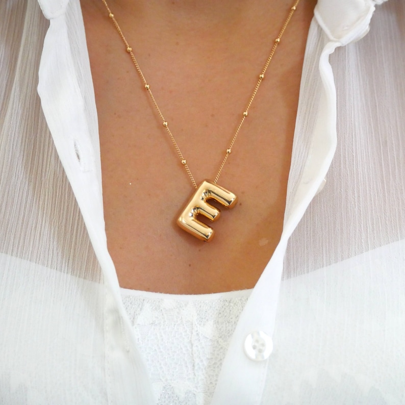 Gold Balloon Initial Necklace , Bubble Letter Pendant, Delicate Beaded Necklace, Custom Jewelry, Birthday Gift imagem 1