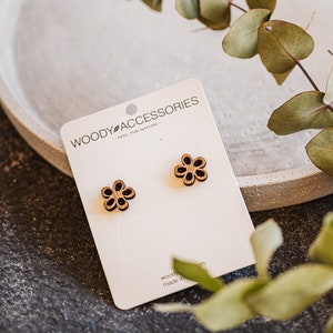 Pendientes de madera • Pendientes de tachuelas pequeñas • Joyas de madera • Pendientes Woody Notes • Regalo de flores perfecto