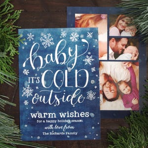 Baby It's Cold Outside - Biglietto di Natale per le vacanze in famiglia - Fiocchi di neve - Acquerello - Scritte a mano - Stampabile