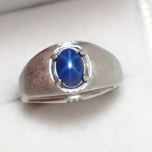 10k white gold ring band Star sapphire blue solitaire gemstone etched shoulders design mens mans womens vintage fine jewelry image 2